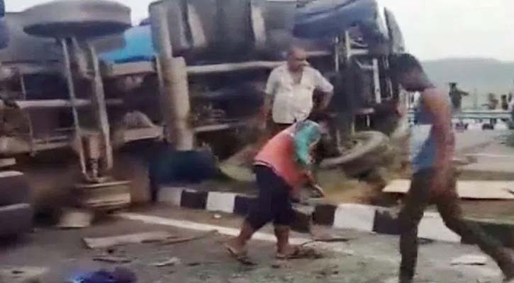 News Defalt/1720586648.Bus accident.jpg